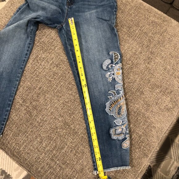 Chico's "So Slimming" Embroidered Jeans, Size 10R/Chico's 1.5 - Picture 3 of 11